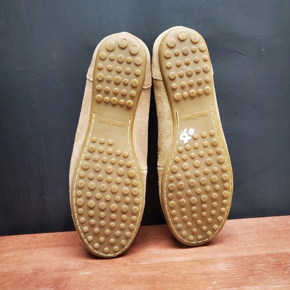 Minnetonka Women's Tan Beaded Embellished Suede Moccasins Size 7.5 - Picture 4 of 8